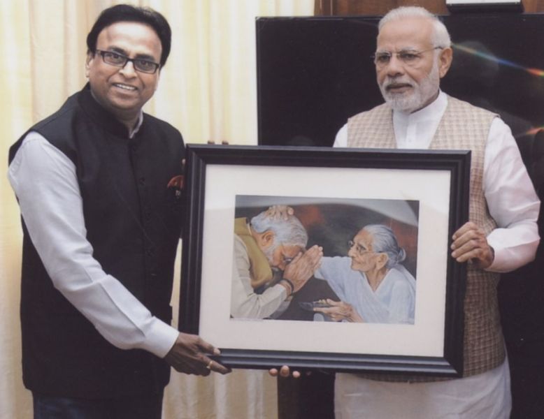 The painter of painting of Modi and his mother is sold for Rs 20 lacs, from Chandrapur | २० लाखांत विक्री झालेल्या मोदींच्या ‘त्या’ चित्राचे चित्रकार चंद्रपूरचे