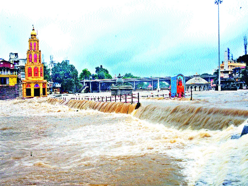  Godavari floods again due to increase in erosion from Gangapur dam | गंगापूर धरणातून विसर्ग वाढविल्याने गोदावरीला पुन्हा पूरस्थिती