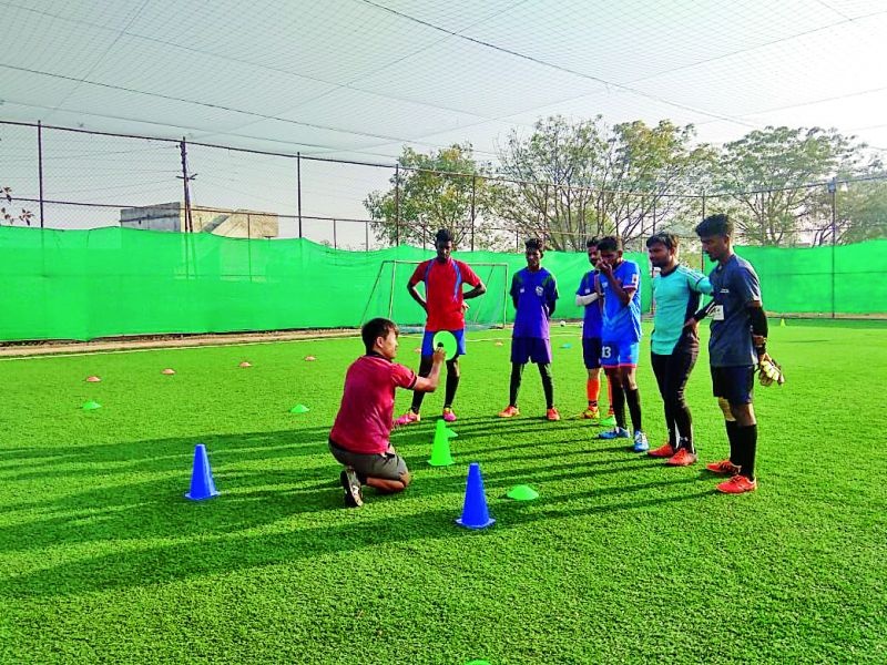 Japanese coach of 'Slum Soccer' kids in Nagpur | नागपुरातील ‘स्लम सॉकर’च्या मुलांचा जपानी कोच