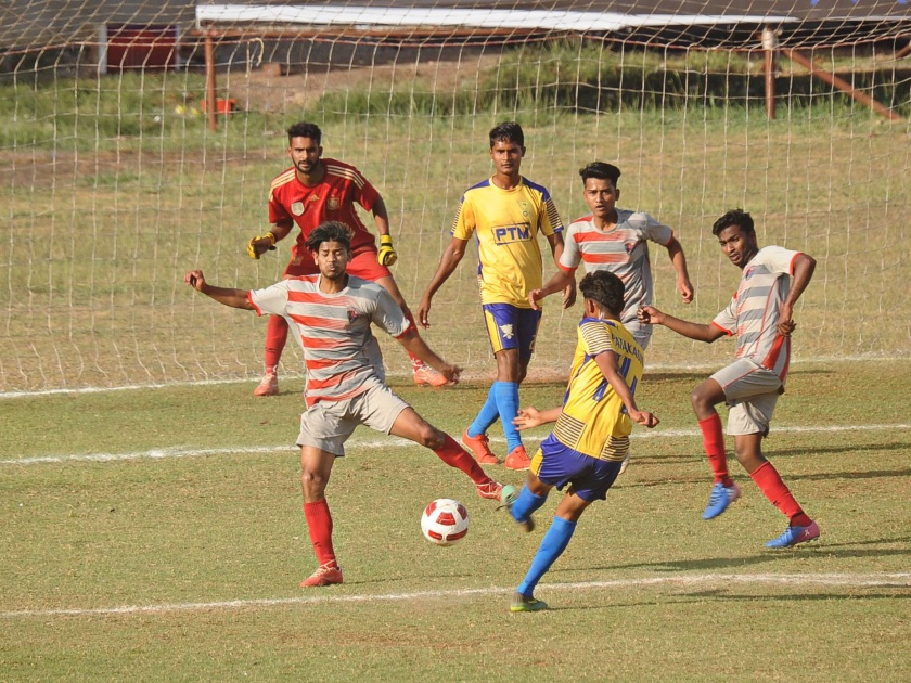 Chandrakant Cup soccer competition: One-on-one beat 'Patwala' 'Phulewadi' | चंद्रकांत चषक फुटबॉल स्पर्धा : ‘पाटाकडील’ ची ‘फुलेवाडी’वर एकतर्फी मात