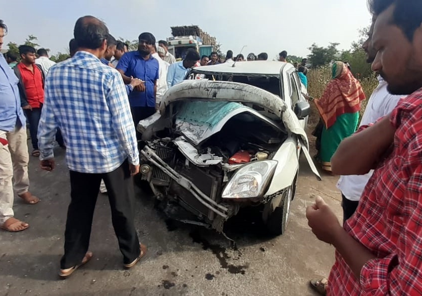 Car collides face-to-face with Atgadewadi; All four are serious | आटुगडेवाडीनजीक अपघातात मुंबईची महिला ठार, चारजण गंभीर