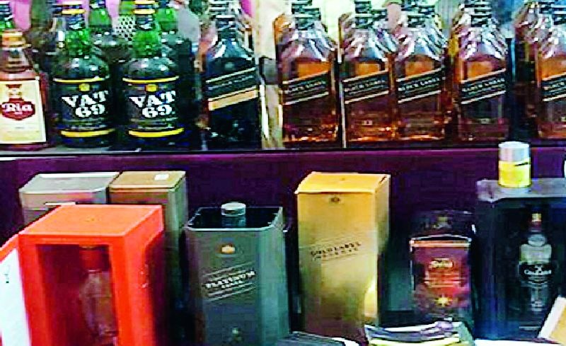  Alcohol smuggling is rampant in the district | लाखांदुरातून परजिल्ह्यात दारूची तस्करी जोमात