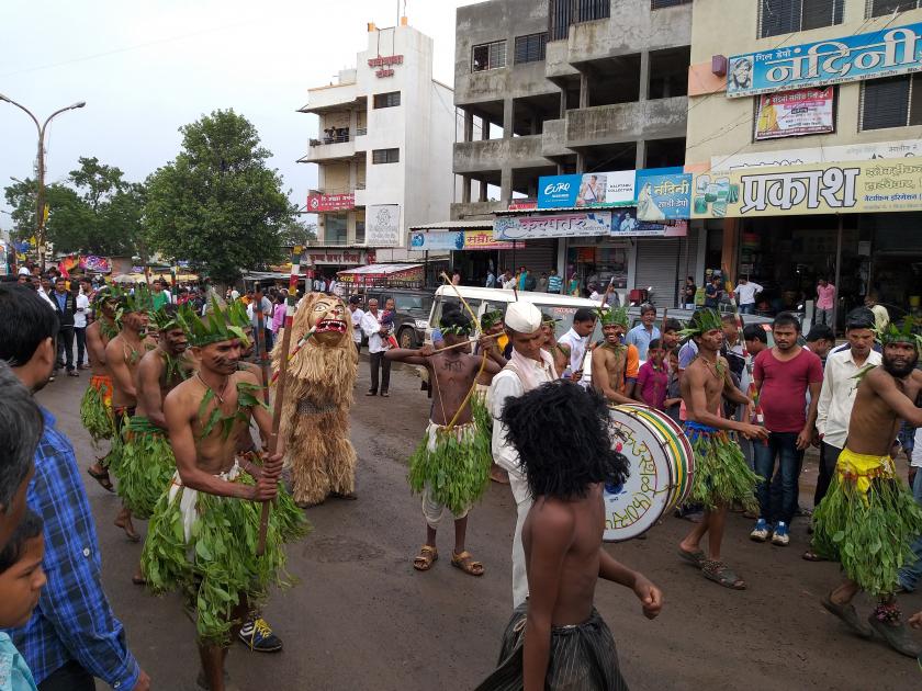 Dindori Adivasi celebrates Gaurav Day | दिंडोरीत आदिवासी गौरव दिन साजरा