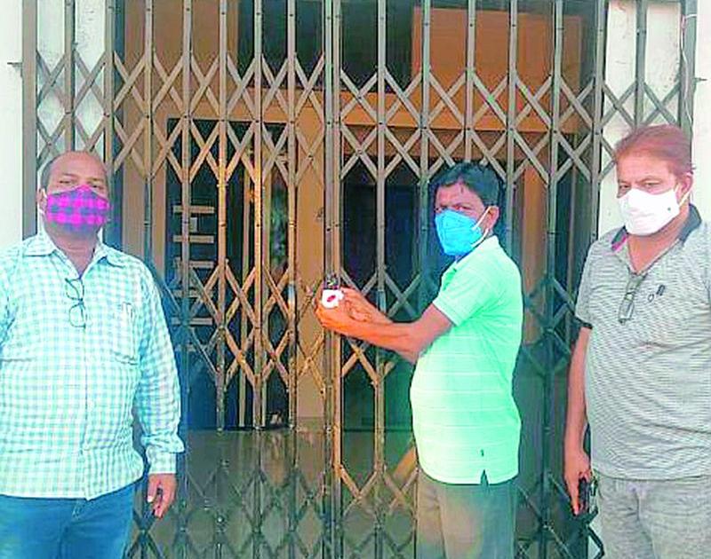 A case has been registered against the directors of the hospitals | ‘त्या’ दाेन रुग्णालयांच्या संचालकांवर गुन्हा दाखल