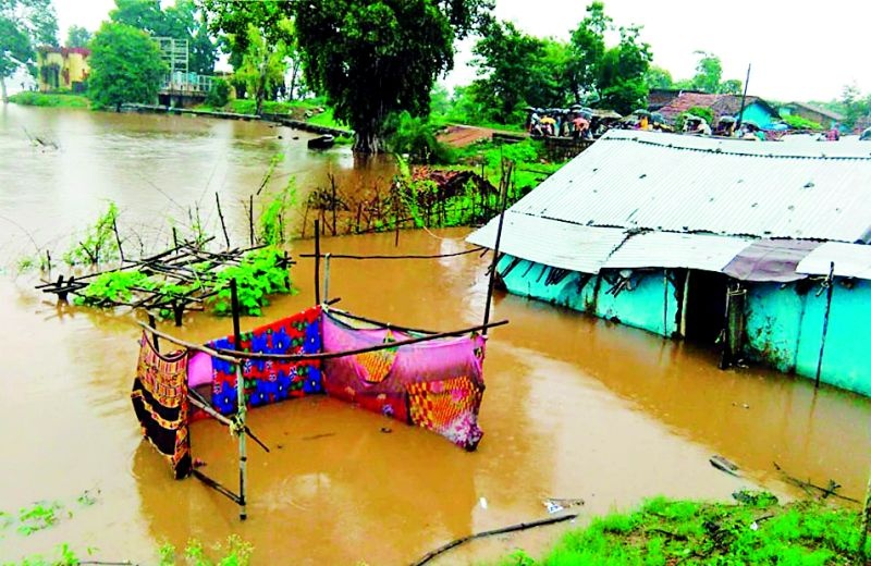 Gondia, villages in Tiroda taluka surround flood | गोंदिया,तिरोडा तालुक्यातील गावांना पुराचा वेढा
