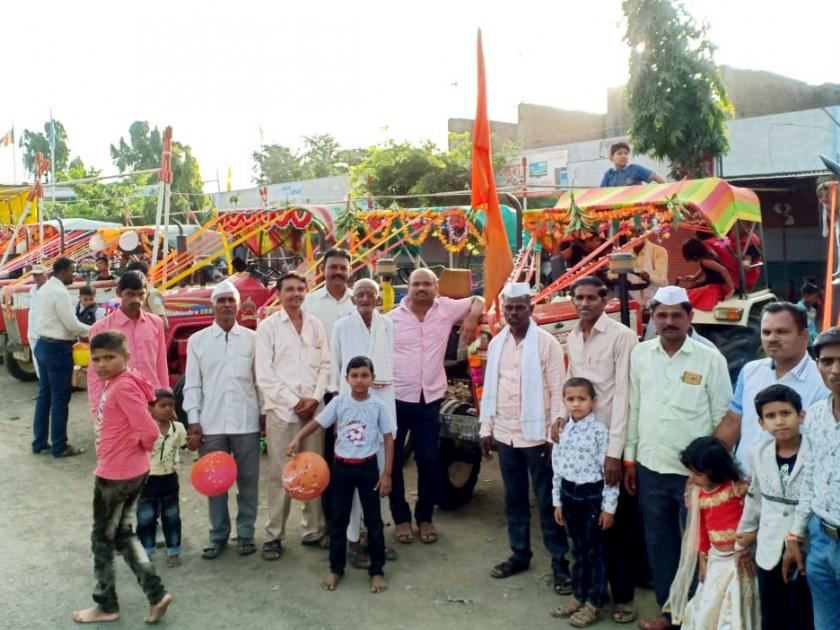  Celebrate tractor polo in Kanarga | कनेरगावात ट्रॅक्टर पोळा साजरा