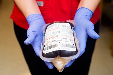 Blood donation reducing | कुणी रक्त देता का रक्त..!