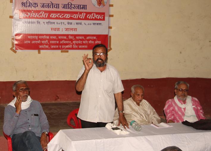 It is necessary to give importance to the labor of laborers rather than Ram in the picture - Dhanaji Gurav | चित्रातील रामापेक्षा कष्टकऱ्यांच्या घामाला महत्त्व देणे गरजेचे - धनाजी गुरव
