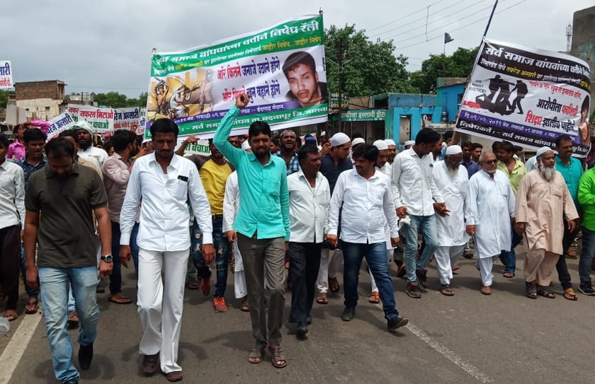 People protest in the city of Badnapur in the mobs lynching case | मॉब लिंचिंग प्रकरणी बदनापूर शहरात नागरिकांची निषेध रॅली