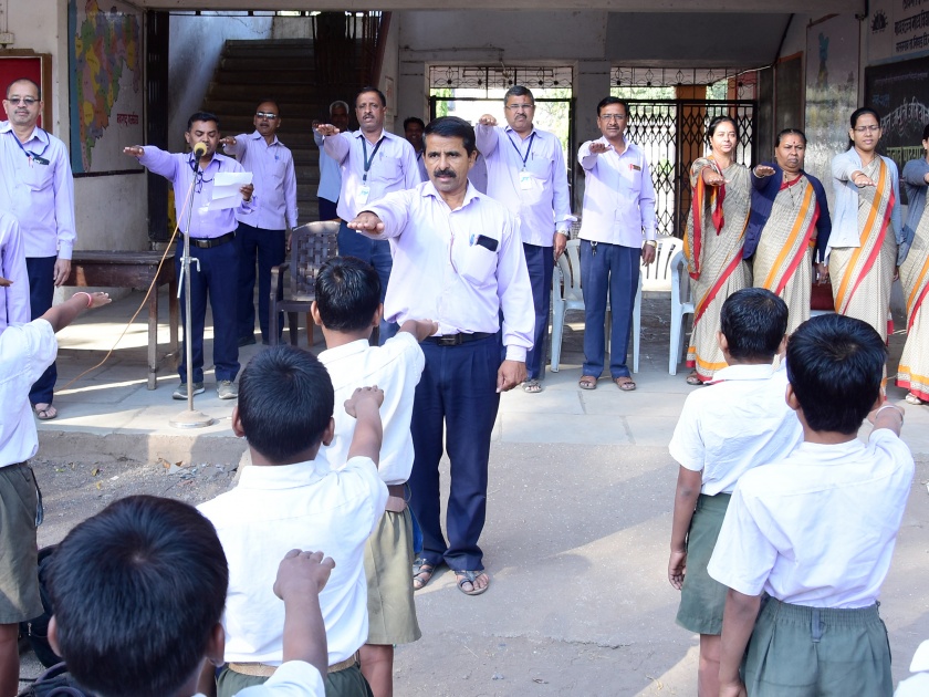 Voting awakening in Lokneeta Dattaji Patil Vidyalaya | लोकनेते दत्ताजी पाटील विद्यालयात मतदान जागृती