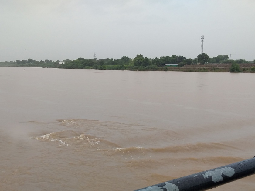 Season, flooding the Girna River | मोसम, गिरणा नदीला पूर