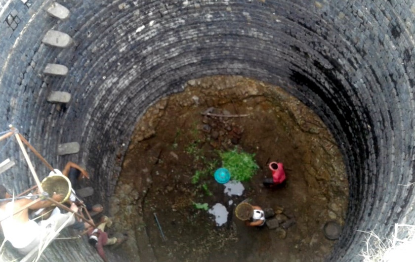 Parbhani: dry wells of Chudawa village | परभणी : चुडावा गावच्या विहिरी कोरड्याठाक