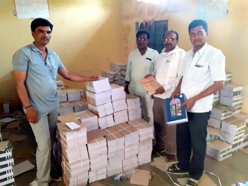 Parbhani: 14 lakhs of textbooks are available | परभणी :१४ लाख पाठ्यपुस्तकांचा साठा उपलब्ध