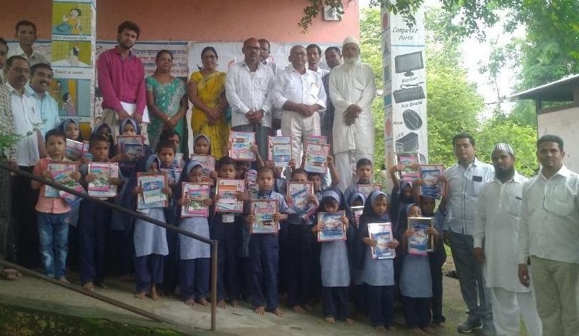 Educational Literature in Kusha School in Bhusawal taluka | भुसावळ तालुक्यातील कुºहा शाळेत शैक्षणिक साहित्य