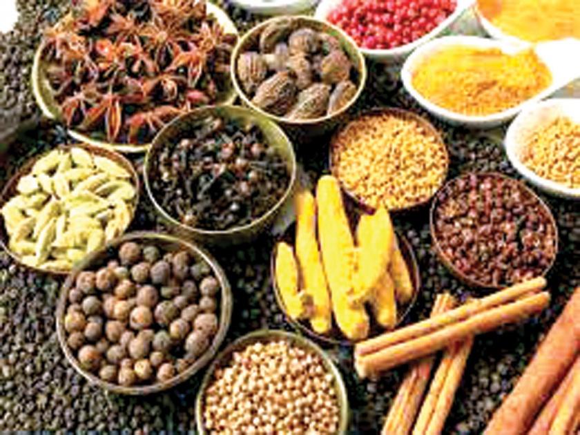 In Sindhudurg district, domestic help for domestic spices | सिंधुदुर्ग जिल्ह्यात गृहिणींची घरगुती मसाल्यासाठी लगबग