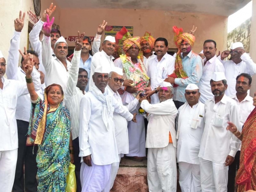  Dagu Awhad elected unopposed sarpanch of Chapadgaon | चापडगावच्या सरपंचपदी दगू आव्हाड यांची बिनविरोध निवड