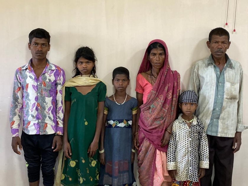  Tribal family rescues from tragedy! | वेठबिगारीच्या पाशातून आदिवासी कुटूंबाची सुटका !