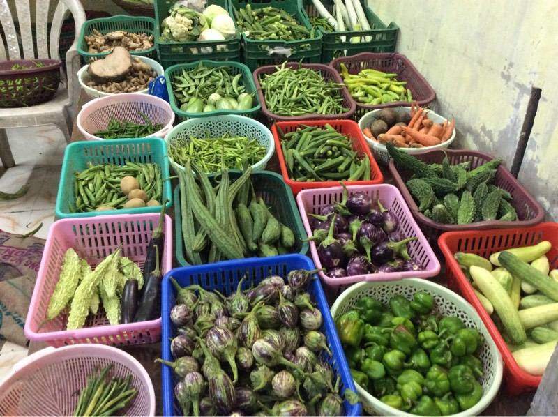 A quarrel broke out and the vegetable market at Professor Chowk was removed | भांडण झाले अन् प्रोफेसर चौकातील भाजीबाजार हटवला