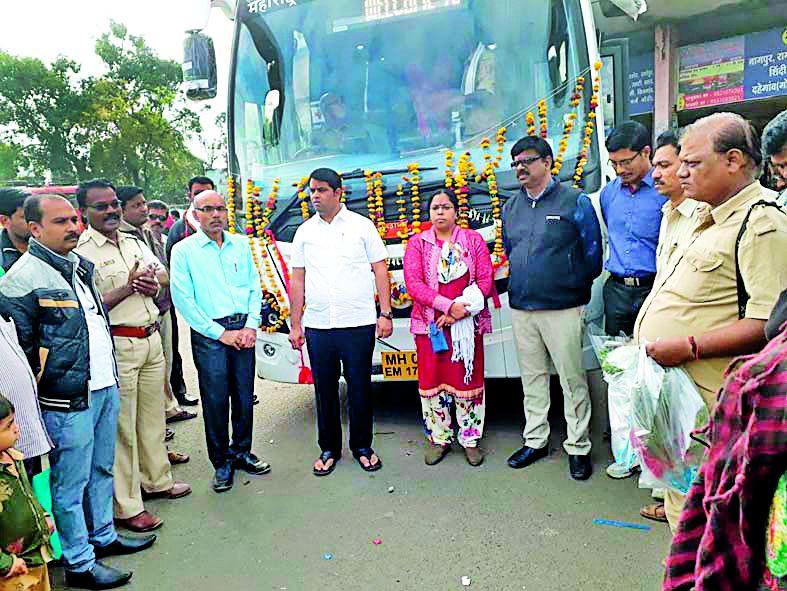 Hinganghat-Shirdi Shivshahi bus started | हिंगणघाट-शिर्डी शिवशाही बस सुरू