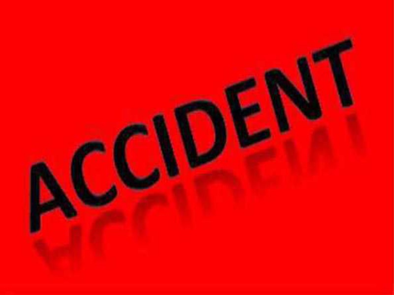 Traffic Police injured in car accident at Alandi's Dehufata | आळंदीत भरधाव मोटारीच्या धडकेत वाहतूक पोलीस जखमी