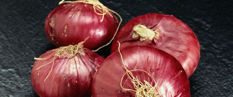 Inflows increased; Onion and potato prices fell | आवक वाढली; कांदे व बटाट्याचे दर उतरले