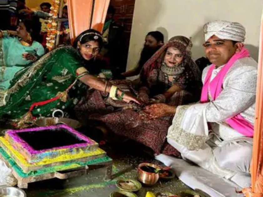 ras groom returned 21 lakh of dowry brought the bride to marriage with rs 1 more coconut | कौतुकास्पद! हुंडा नको म्हणत नवरदेवाने परत केले 21 लाख; 1 रुपया आणि नारळ घेऊन केलं लग्न