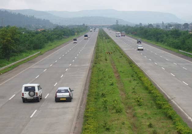 Recovery of Rs 20,000 crore in 20 years for Pune-Mumbai Expressway worth Rs 2,000 crore? | अबब! दोन हजार कोटींच्या पुणे- मुंबई ‘एक्स्प्रेस वे’साठी २० वर्षे २० हजार कोटींची वसूली?