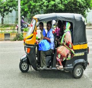  Illegal traffic in Wadalgaon area | वडाळागाव परिसरात अवैध प्रवासी वाहतूक