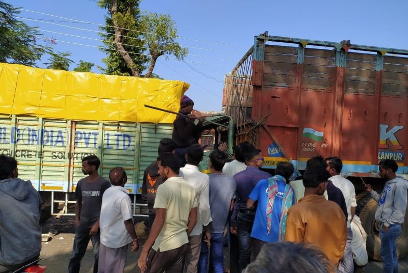 Two trucks hit in Gondia district | गोंदिया जिल्ह्यात दोन ट्रक्सची धडक; जिवीतहानी नाही