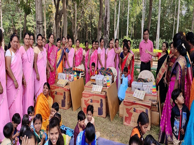  Distribution of educational materials to Anganwadis in Sandu Mahan | वाळूजमहानगरातील अंगणवाड्यांना शैक्षणिक साहित्य वाटप