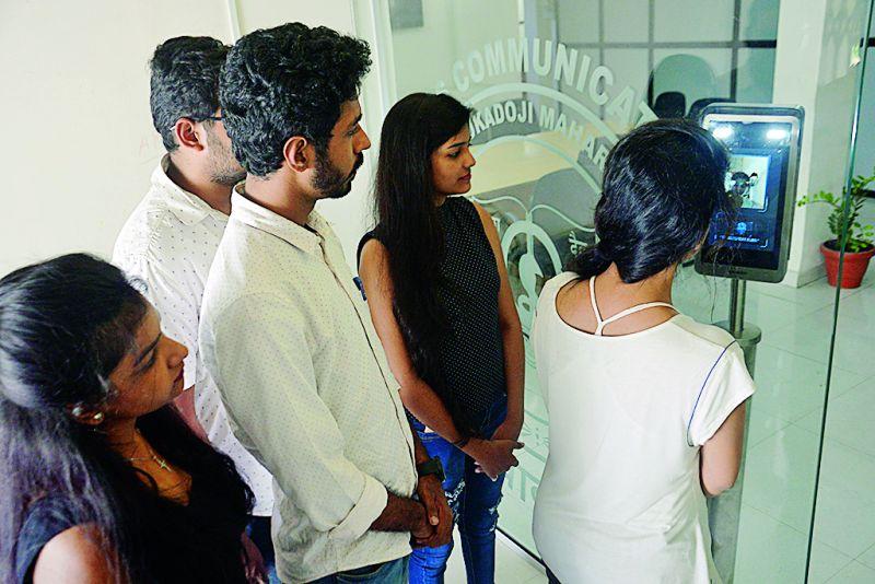 'Hi-Tech' attendance through face in Nagpur University | नागपूर विद्यापीठात चेहऱ्याच्या माध्यमातून ‘हायटेक’ हजेरी