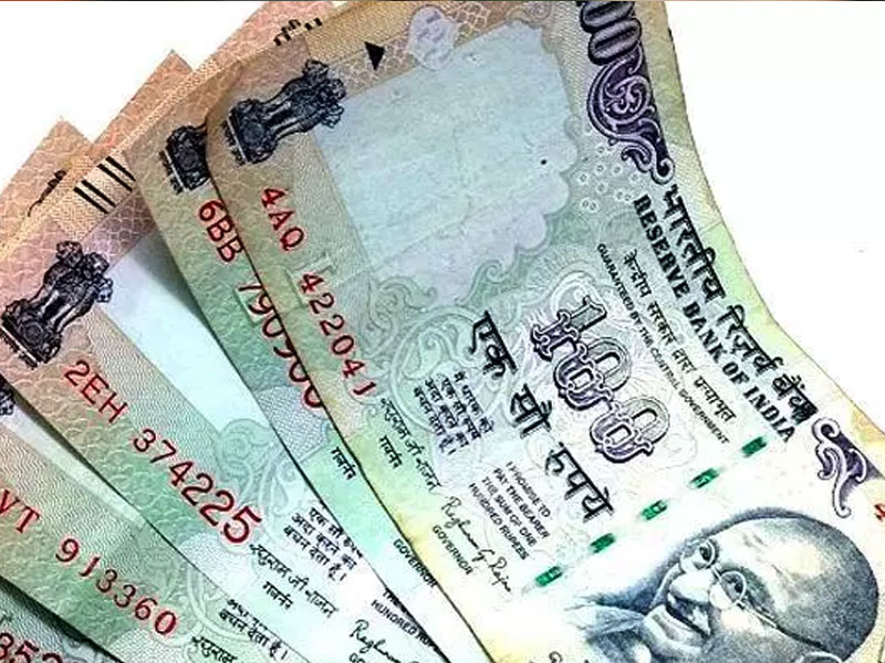 Fear of denomination: Ordinary citizens immediately took out old Rs 100 and Rs 10 notes | नोटाबंदीची धास्ती : सामान्य नागरिकांनी १००, १० रुपयांच्या जुन्या नोटा झटपट काढल्या बाहेर