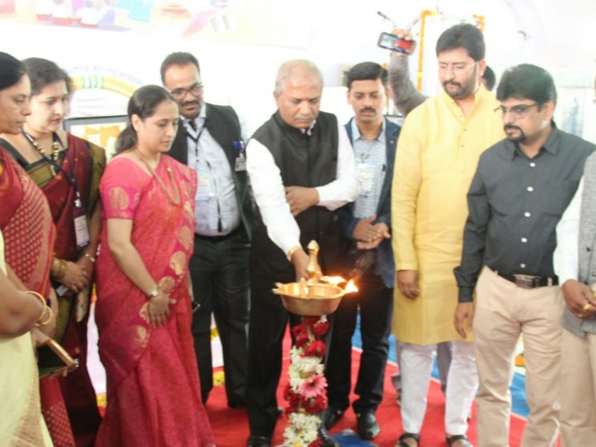 Initiative in Kolhapur 'Education Wari' started | कोल्हापुरात ‘शिक्षणाची वारी’ला प्रारंभ, तावडे यांनी साधला मुंबईतून संवाद