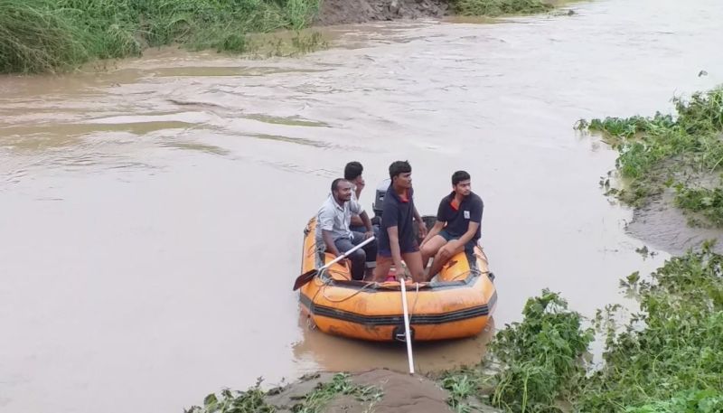  The body of the person who was drowned in the river Vidrupa was found | विद्रुपा नदीत वाहून गेलेल्या तरुणाचा मृतदेह सापडला