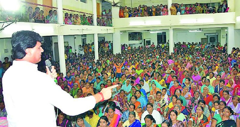 Maharashtra Election 2019 ; In the presence of Ravi Rana, a feminine power should be thanked | Maharashtra Election 2019 ; रवि राणांच्या उपस्थितीत नारीशक्ती कृतज्ञता मेळावा