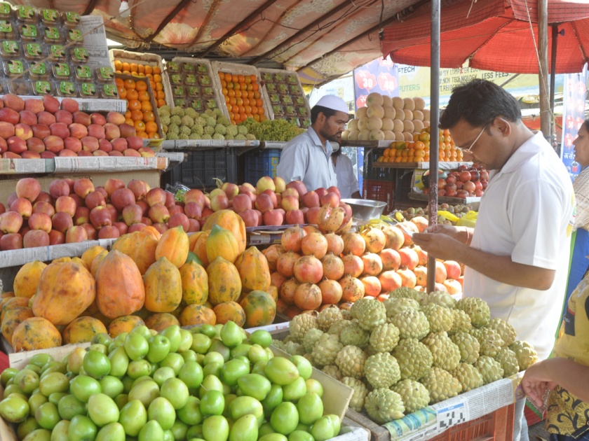 Fruits arrivals, prices are cheap but still do not subscribe | फळांची बंपर आवक, भाव स्वस्त तरीही ग्राहकी नाही