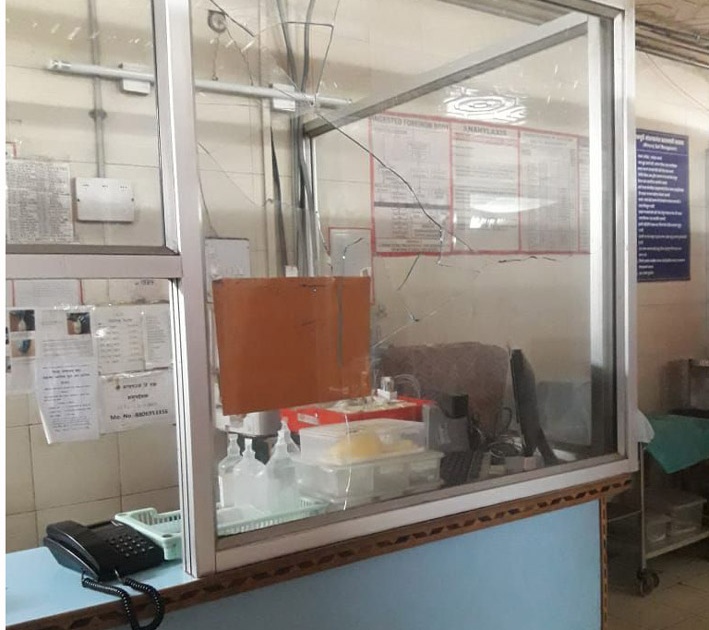 Bead district hospital 'ICU' mess | बीड जिल्हा रुग्णालय ‘आयसीयू’मध्ये गोंधळ