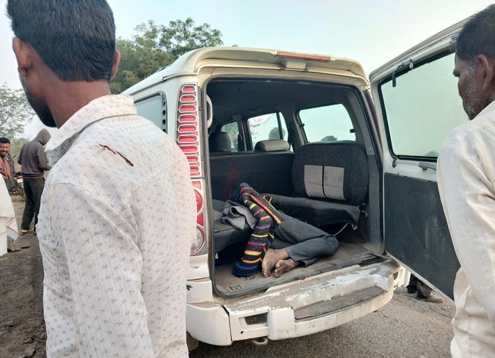 Driver murdered in jeep, agitation in Wagha Shivar | जीपमध्येच चालकाचा खून, वाघाळा शिवारात खळबळ
