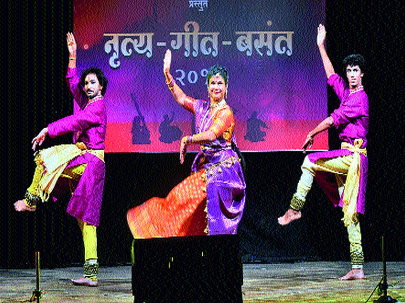 You Satyapura My ... Shrote Dang: dance-concert concert feast | तू सप्तसूर माझे... श्रोते दंग : नृत्य-गायन मैफलीची मेजवानी