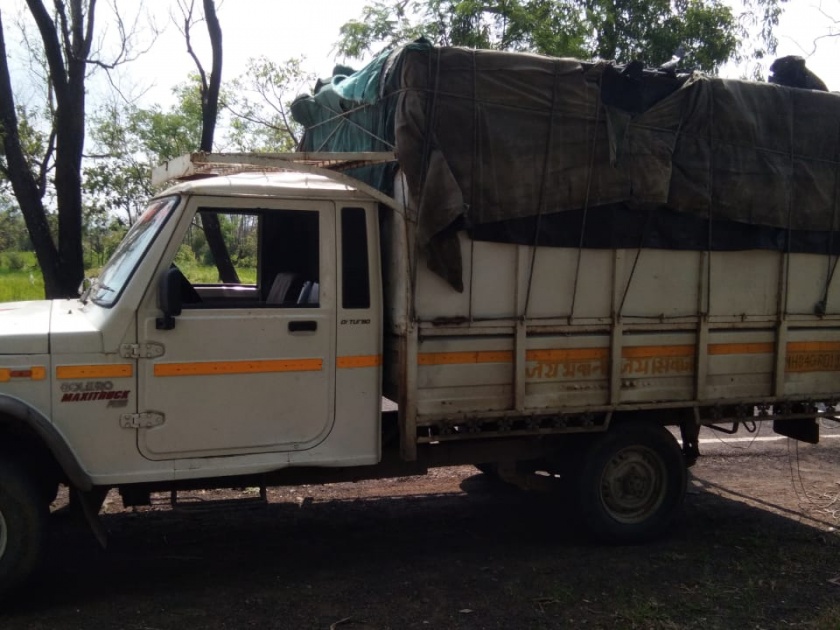 Vehicles in possession of foreign liquor stock coming from Gujarat | गुजरातमार्गे येणाऱ्या विदेशी मद्य साठ्यासह वाहन ताब्यात