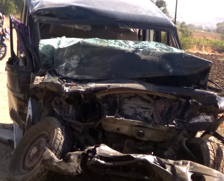  Two jawans killed in a truck jeep | ट्रक-जीपच्या धडकेत दोन तरुण ठार