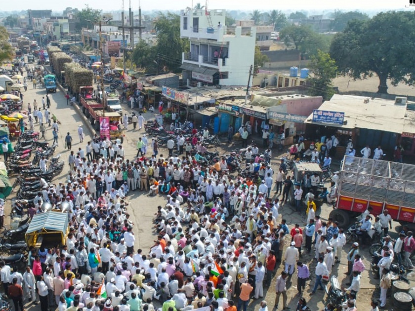 NCP's agitation at Tirthapuri | तीर्थपुरीत रास्ता रोको