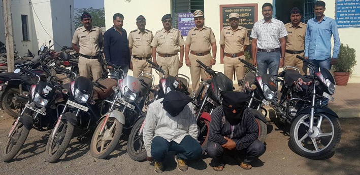 Chandanjira police expose motorcycle gang | चंदनझिरा पोलिसांकडून मोटारसायकलचोर टोळीचा पर्दाफाश