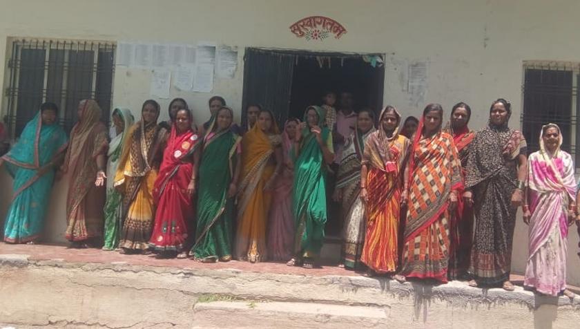 Women's protest rally on Gram Panchayat for water | पाण्यासाठी महिलांचा ग्रामपंचायतीवर मोर्चा