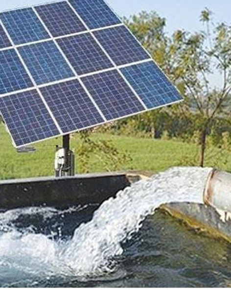 Only 4 solar farms are installed in Parbhani district | परभणी जिल्ह्यात बसविले केवळ १४०० सौर कृषीपंप