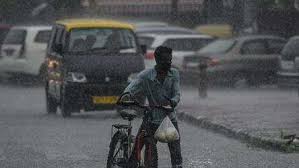 The presence of rain in the city | शहरात पावसाची हजेरी