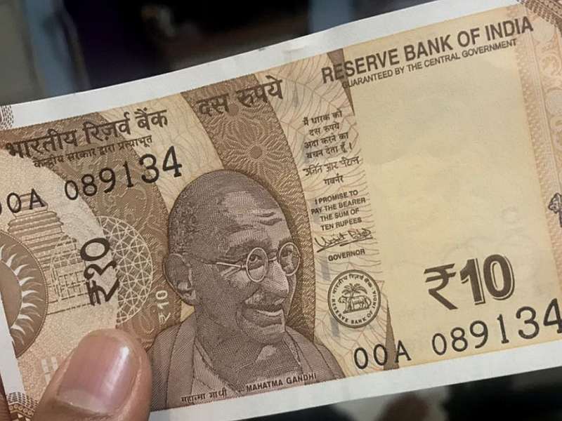 10 rupee notes got greedy, 10 lakh stolen from a merchant's car in madhya pradesh | 10 रुपयांच्या नोटेचा हव्यास भोवला, व्यापाऱ्याचे 10 लाख लंपास 