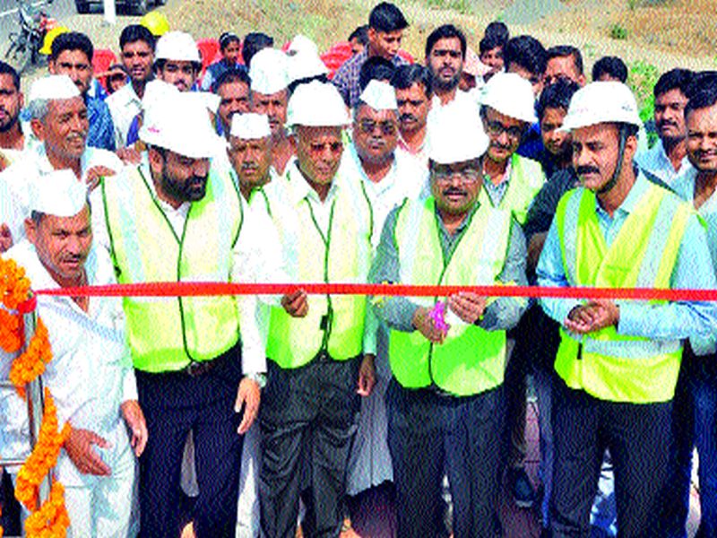 Opening of Shivajinagar Pedestrian Pulula Open to the citizens: Solutions in localities | शिवाजीनगर पादचारी पुुुलाचे लोकार्पण नागरिकांना पूल खुला : स्थानिकांमध्ये समाधान
