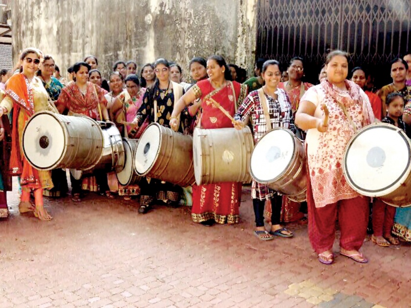 Sindhudurg: Spontaneous participation of women in Malvana, women's movement | सिंधुदुर्ग : महिलांच्या ढोलपथकात मालवणातील महिलावर्गाचा उत्स्फूर्त सहभाग