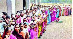 Voter turnout for women voters! | Lok Sabha Election महिला मतदारांचे मतदान उमेदवारांसाठी ठरणार निर्णायक!